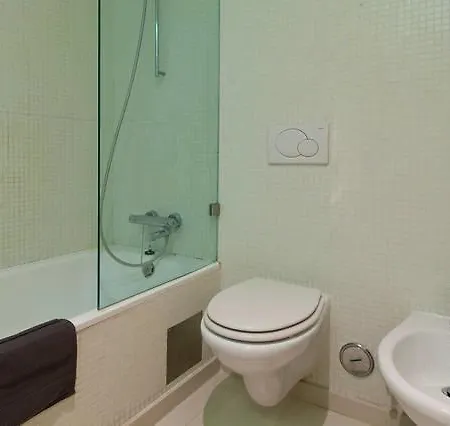 Santa Catarina - No Centro Da Com Garagem, Perto Do Timeout Market * Lizbona