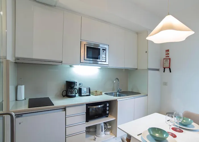 Апартаменты Santa Catarina - No Centro Da Com Garagem, Perto Do Timeout Market - Renovado Лиссабон