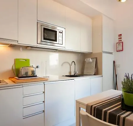 Santa Catarina - No Centro Da Com Garagem, Perto Do Timeout Market Apartamento Lisboa